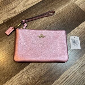 Coach C7215 Wristlet in metallic Pink